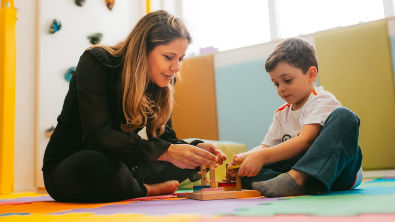 Mayra Gaiato - Autismo e Psicologia Infantil - Por que as crianças amam  tanto a Galinha Pintadinha? O que elas podem aprender assistindo esses  vídeos? Além das cores (que são bem atrativas)