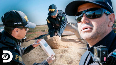 Encontram caixas de tabaco em carga de arroz | Operação Fronteira América do Sul | Discovery Brasil
