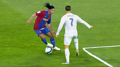Dribles Lendários do Futebol - RONALDINHO GAÚCHO (O MÁGICO) - Dribles Desconcertantes