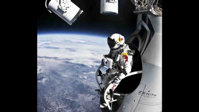 Homem pula do espaço e bate record de 1960 | 14/10/2012