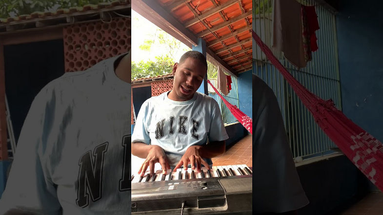 Eu e minha mãe Cantando