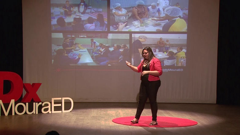 O que a EJA pode ensinar à escola que desiste de estudantes? | Raianny Araújo | TEDxAltodoMouraED