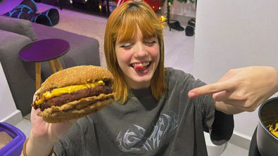 fizemos hamburguer cheddar mcmelt em casa kkkkkkkkkkkk