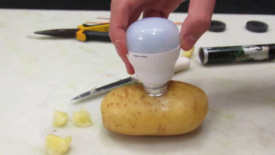Faltou Luz em Casa? Liga na Batata. - Mágica - Light a Bulb with Potato - Magic.