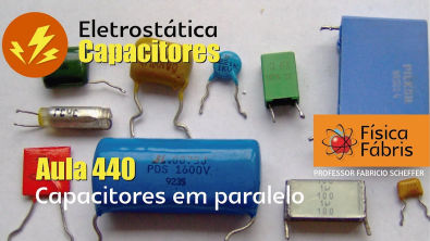 Capacitores associação em paralelo [FÍSICA FÁBRIS] Aula 440 Eletricidade Eletrostática